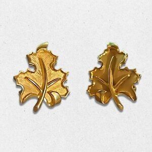 Vintage Crown Trifari Earrings Intricate Leaf Design Clip On Closure Gold W OS